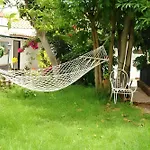 Hébergement de vacances Charming House In With Shared Pool *