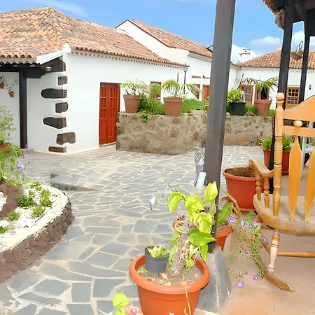 Charming House In With Shared Pool * La Laguna (Tenerife)