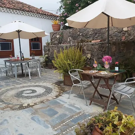 Charming House In With Shared Pool * La Laguna (Tenerife)